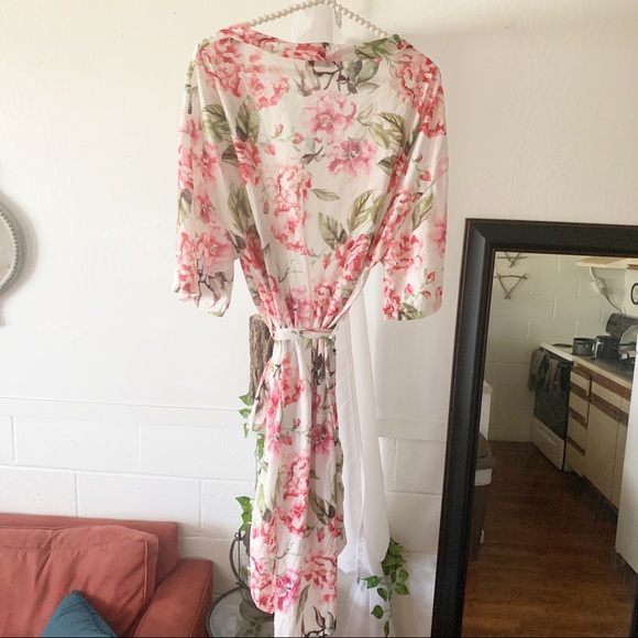 Show Me You Mumu Floral Brie Robe - Picture 6 of 8